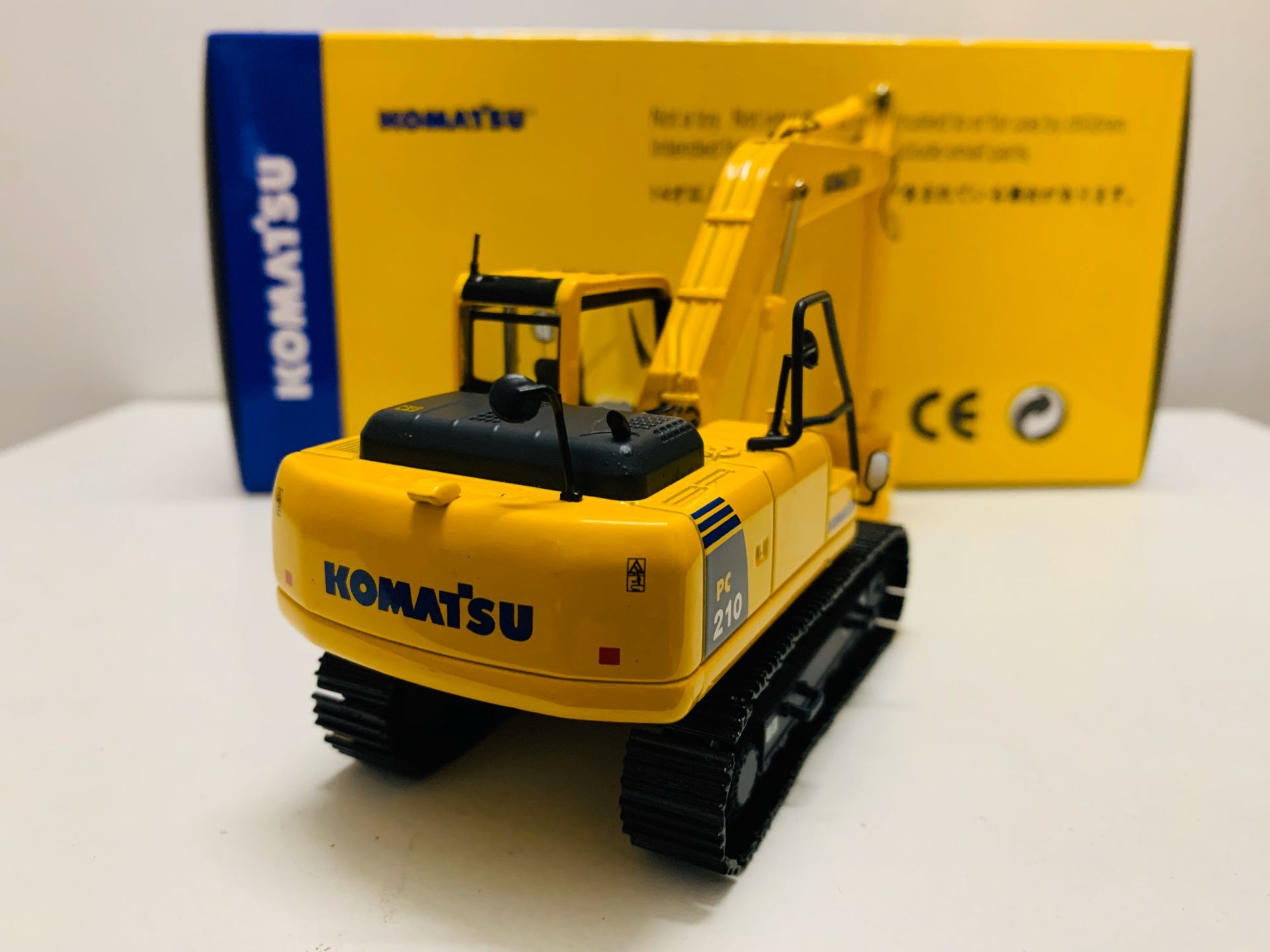 Komatsu PC210 Excavator Metal  - Model Kit Kshatriya recension och pris