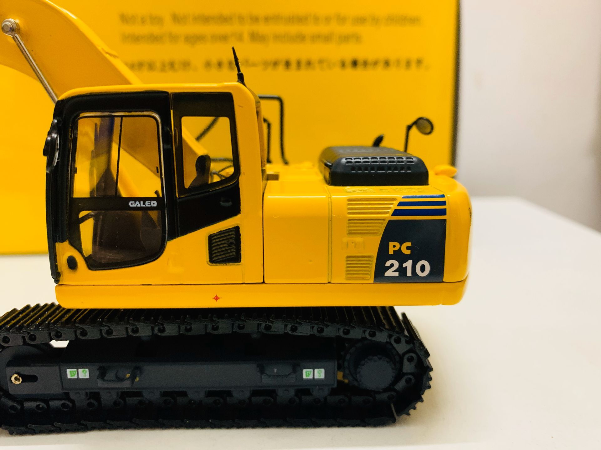 Komatsu PC210 Excavator Metal  - Model Kit Kshatriya recension och pris