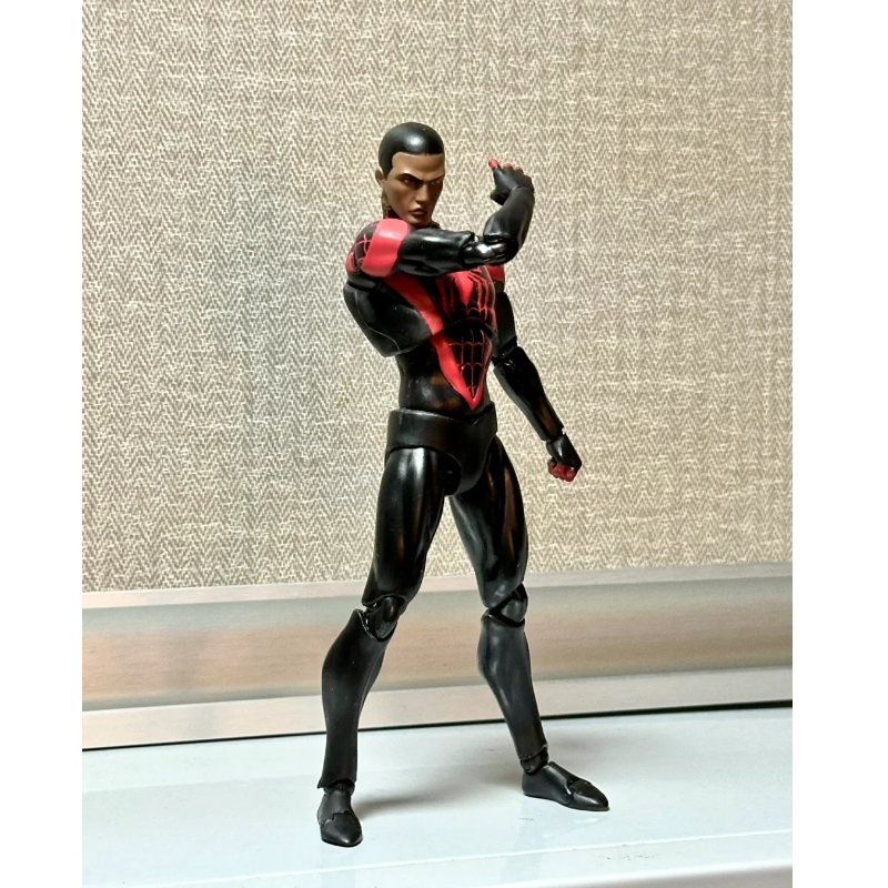 Ultimate Miles Morales Spider- - Model Kit Thousand Sunny recension och pris