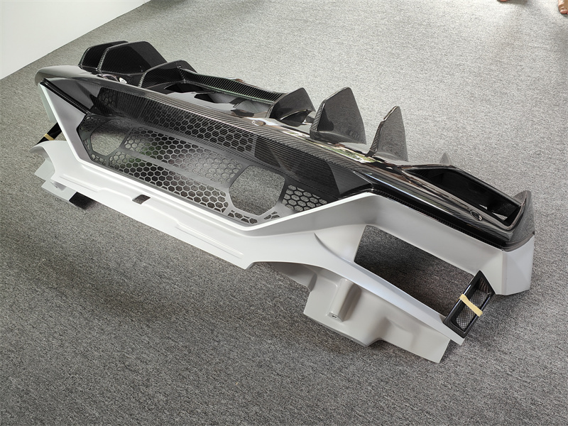 New Half Carbon Fiber Rear Bum - Model Kit Lamborghini recension och pris